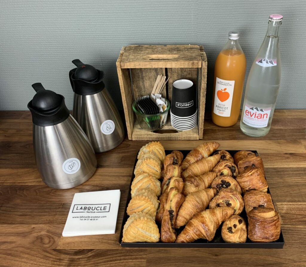 Petitdéjeuner MiniViennoiseries 6 à 8 personnes La Boucle Traiteur à Lyon et Villeurbanne